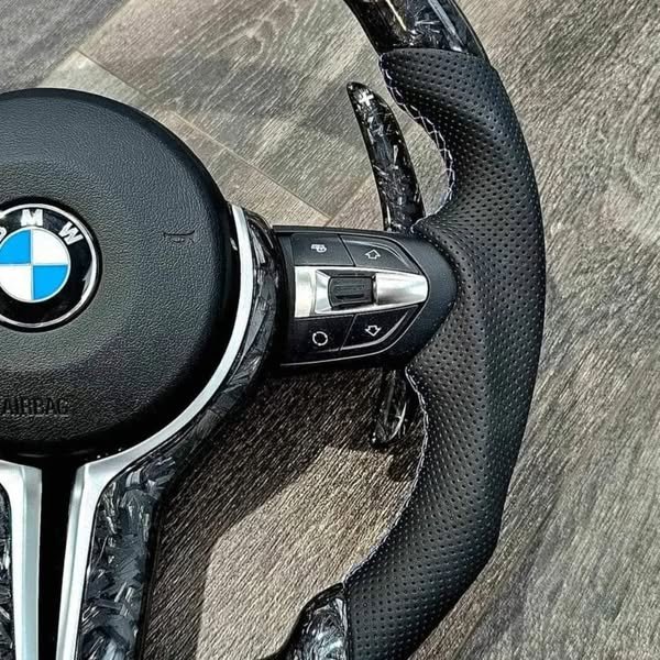 Volant BMW en fibre de carbone