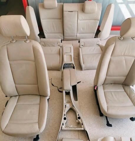 Sièges avant et arrière complets