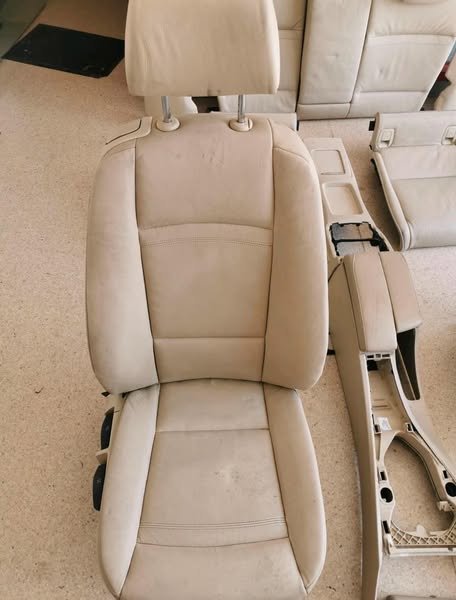 Sièges avant et arrière complets