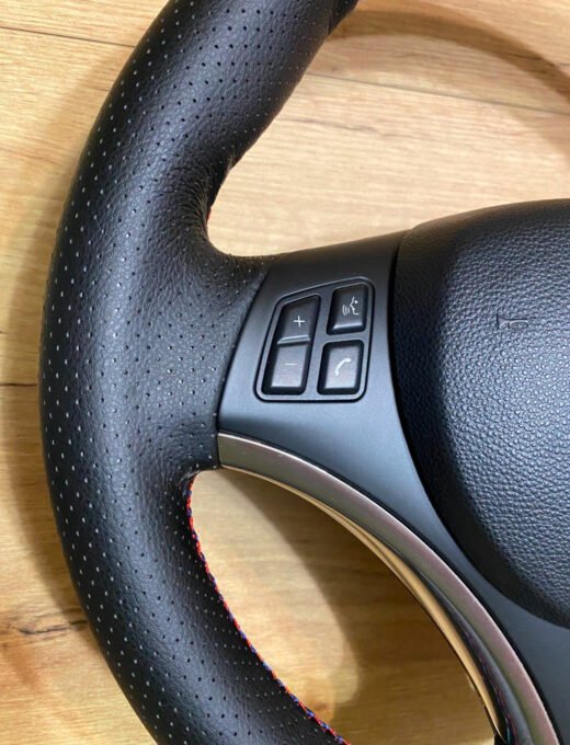 IMG_1686 Volant BMW E90 E91 E92 E93 E82 E87 E88 sport.