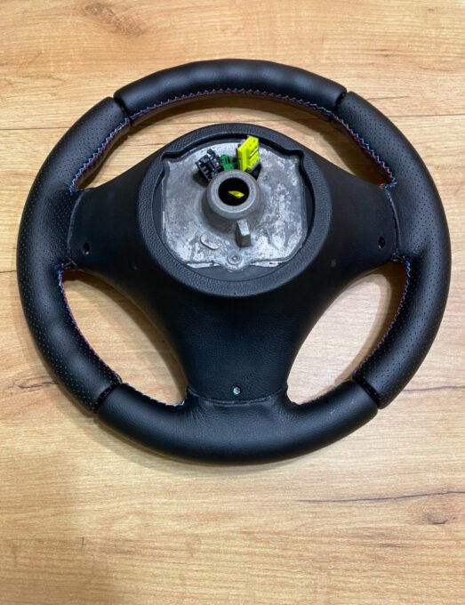 IMG_1692 Volant BMW E90 E91 E92 E93 E82 E87 E88 sport.
