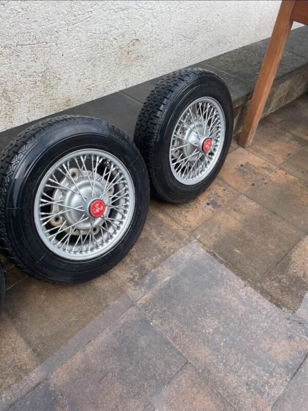 Fiat 500/Bianchina/126 voiture vintage jantes alliage Borrani pneus rareté