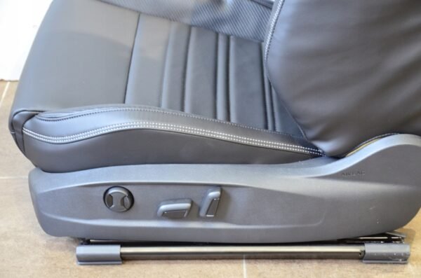 Intérieur VW PASSAT B8 LIFT R-LINE 2018 CUIR NOIR CARBONE NEUF