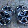 IMG_4701 jantes d'origine Audi 19 pouces RS3 8V pneus été roues été design 5 branches Rotor II noir 2x 8,5J x 19 pouces avec ET 53 (avant) 2x 8J x 19 pouces avec ET 49 (arrière) Pneus Premium : 4x Dunlop Sport Maax RT2 en 235/35/19 91Y Profil : 2x 7mm et 2x 5mm les 4 jantes en état absolument neuf aucun dommage au trottoir !! brille comme au premier jour pas d'opération par mauvais temp