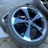 IMG_4702 jantes d'origine Audi 19 pouces RS3 8V pneus été roues été design 5 branches Rotor II noir 2x 8,5J x 19 pouces avec ET 53 (avant) 2x 8J x 19 pouces avec ET 49 (arrière) Pneus Premium : 4x Dunlop Sport Maax RT2 en 235/35/19 91Y Profil : 2x 7mm et 2x 5mm les 4 jantes en état absolument neuf aucun dommage au trottoir !! brille comme au premier jour pas d'opération par mauvais temp