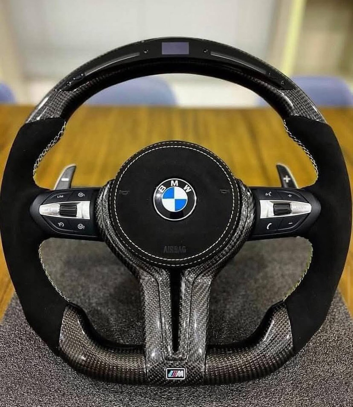 Volant BMW F30 Amélioré: Volant M Performance en Carbone