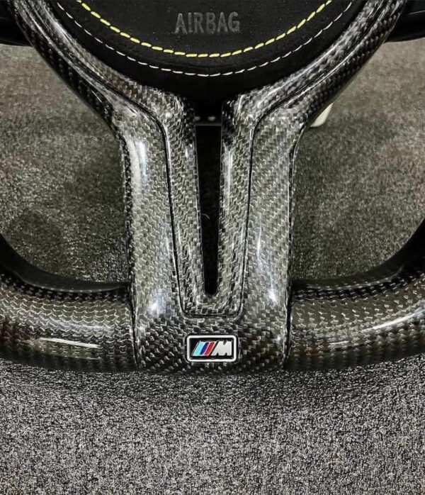 Volant BMW F30 Amélioré: Volant M Performance en Carbone