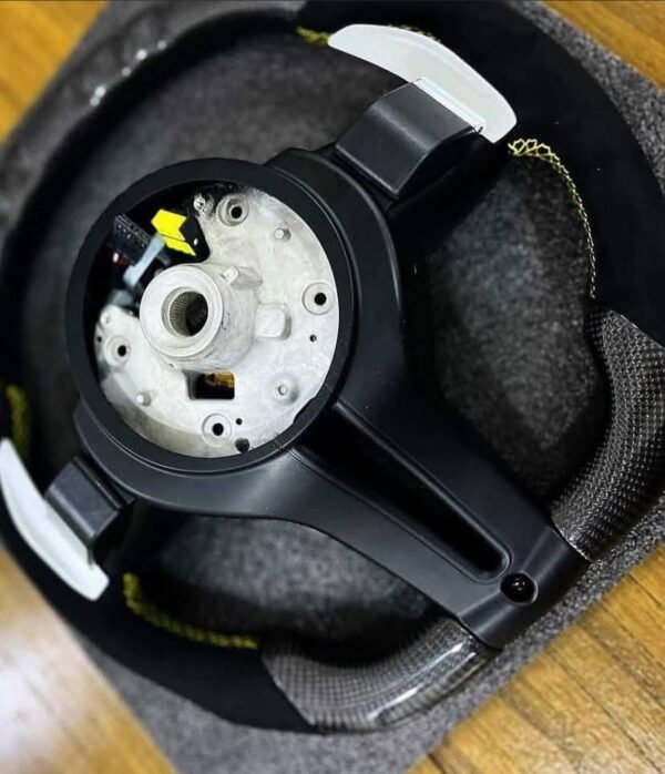 Volant BMW F30 Amélioré: Volant M Performance en Carbone