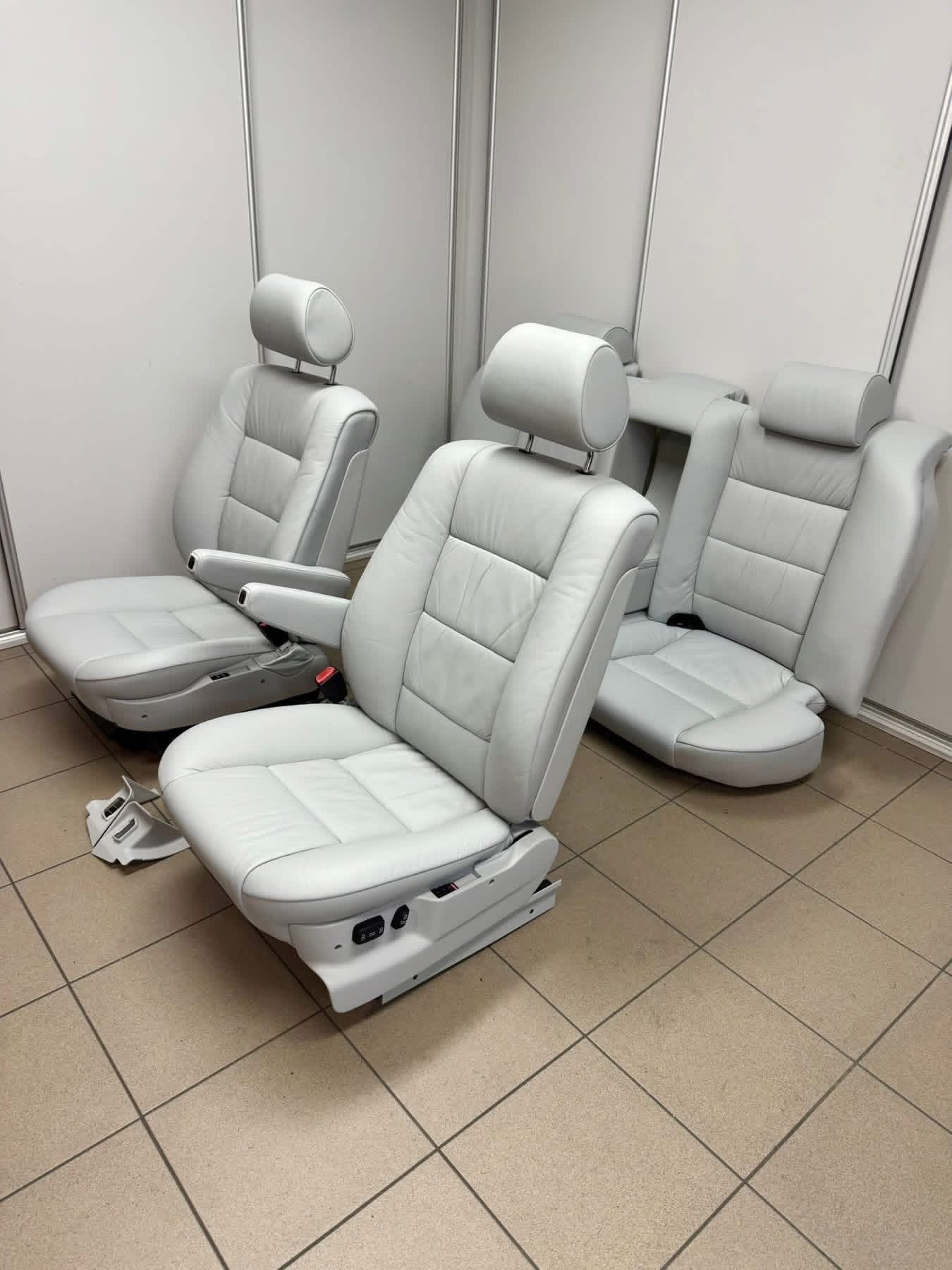 BMW E32 Interior – Image 3