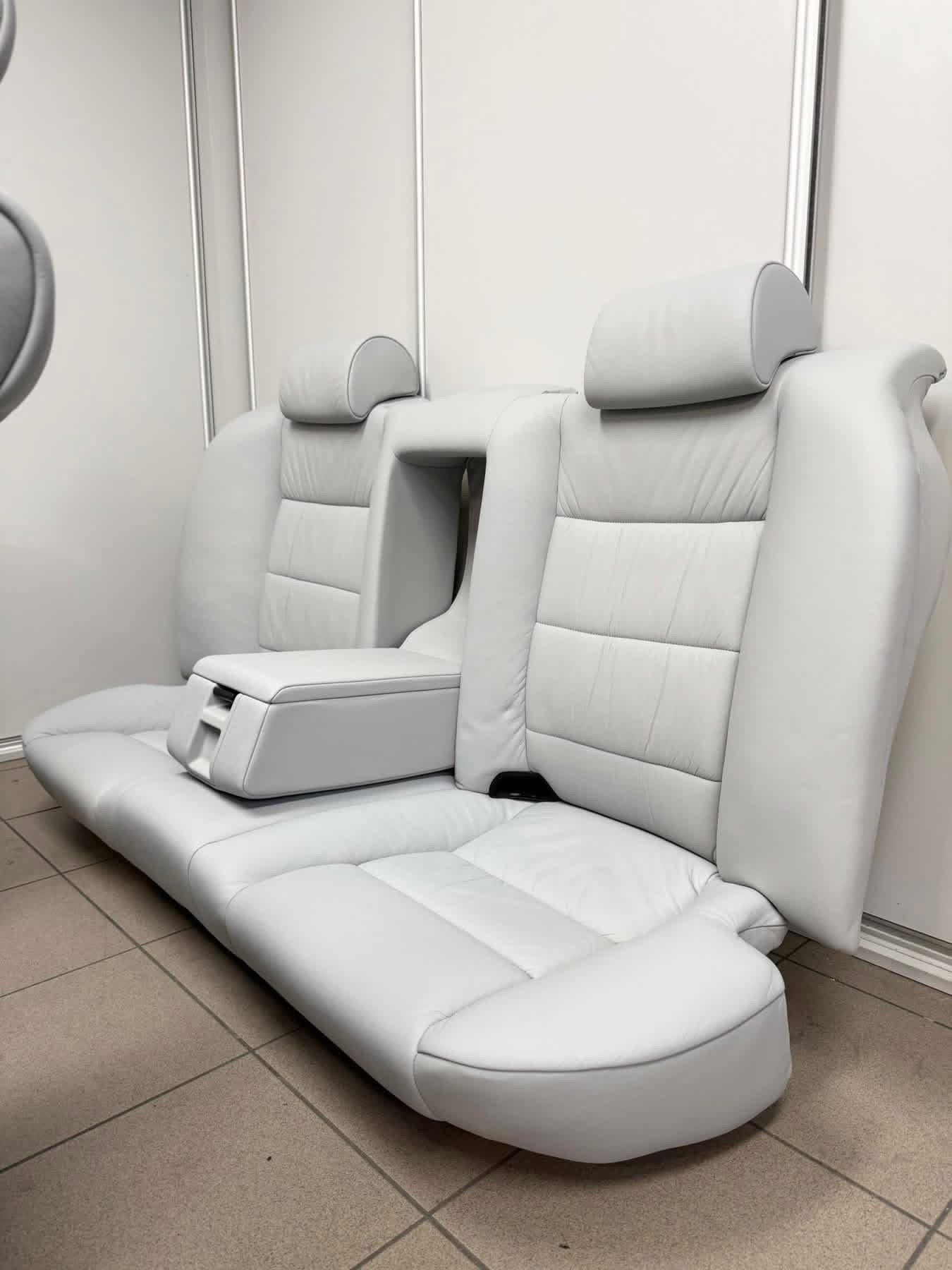 BMW E32 Interior – Image 4