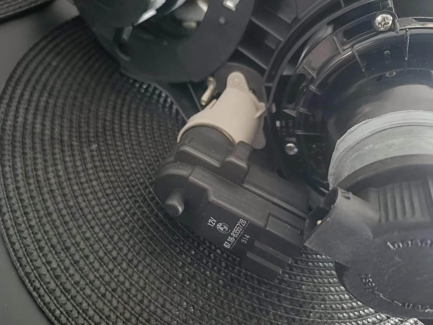 Phares HELLA Black pour BMW E34 – Image 6